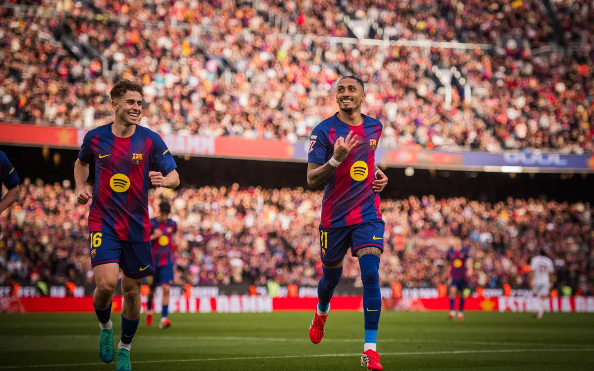 Raphinha Hat-Trick Fires Barcelona Past Sevilla